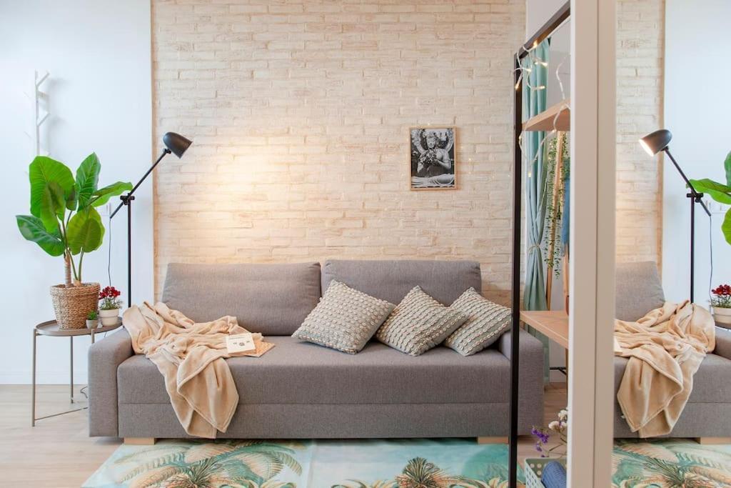 Al5 Seaside Bliss-Stylish Loft Steps From Malvarrosa Valensiya Dış mekan fotoğraf